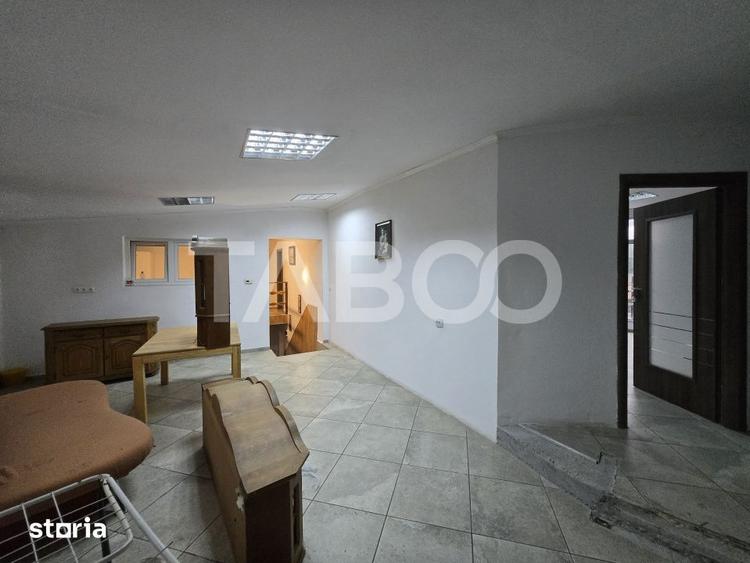 Apartament cu 4 camere decomandat în Slimnic