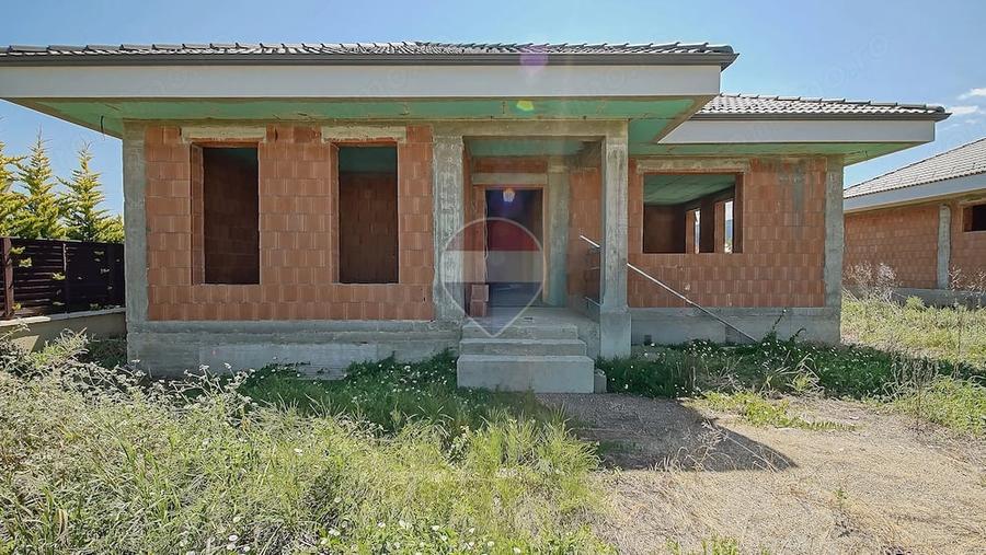 Casă cu Teren 500 Mp în Cristian