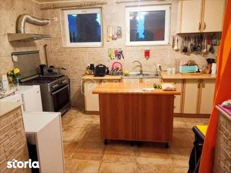 Casă cu 8 camere cu Teren 922 Mp în Livezeni