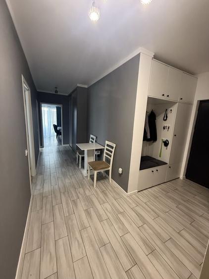 Apartament cu 3 camere decomandat în Florești