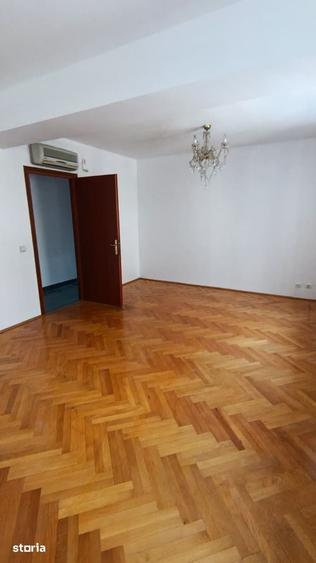 Apartament cu 4 camere în Primăverii