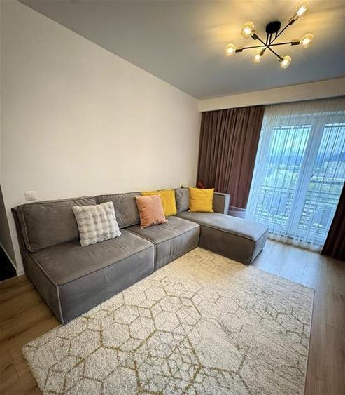 Apartament cu 3 camere decomandat, mobilat în 13 Decembrie
