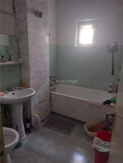 Apartament cu 2 camere decomandat în Sărari
