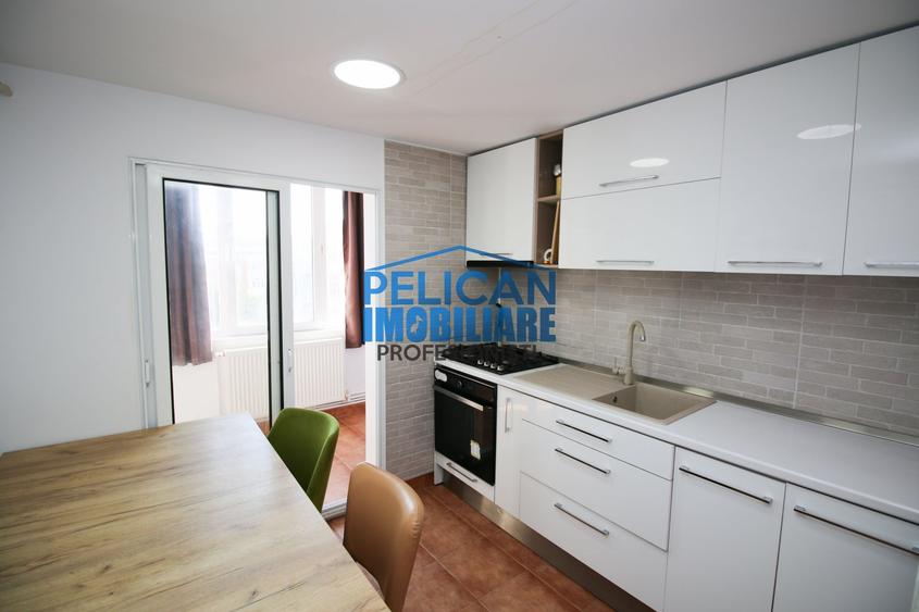 Apartament cu 3 camere decomandat, mobilat în E3
