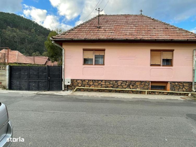 Casă cu 4 camere în Cristian