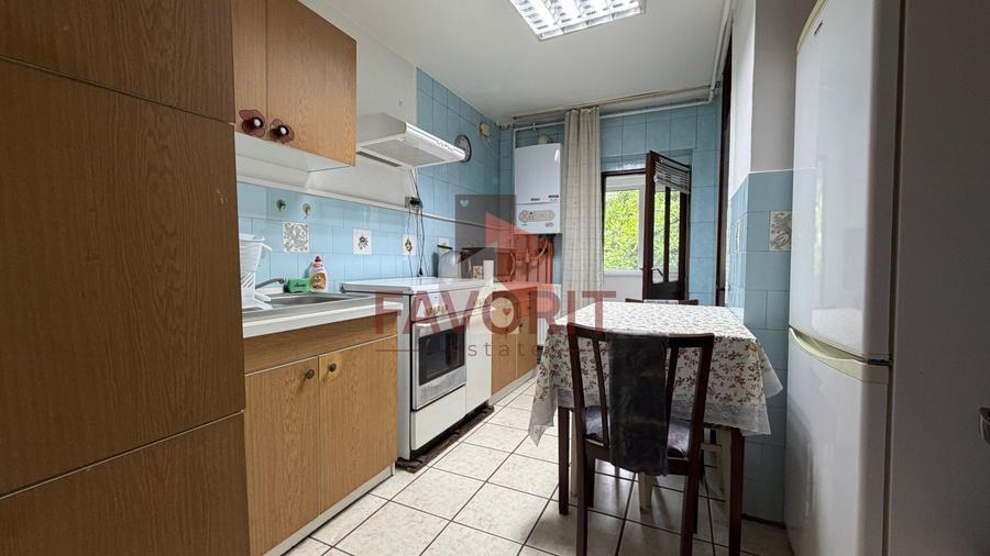 Apartament cu 3 camere decomandat, mobilat în Aradului