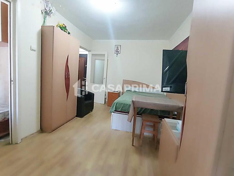 Garsonieră decomandată în Podu Roș