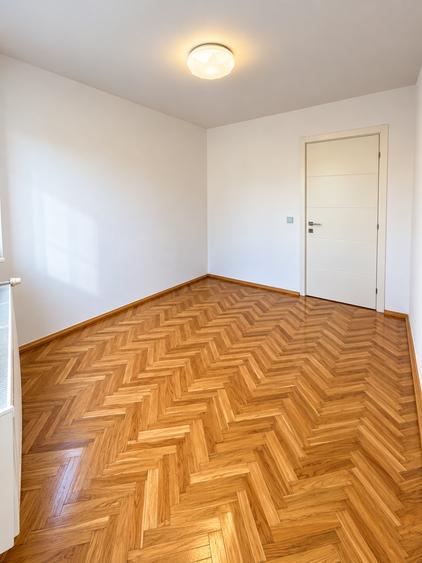 Apartament cu 3 camere decomandat în Tineretului