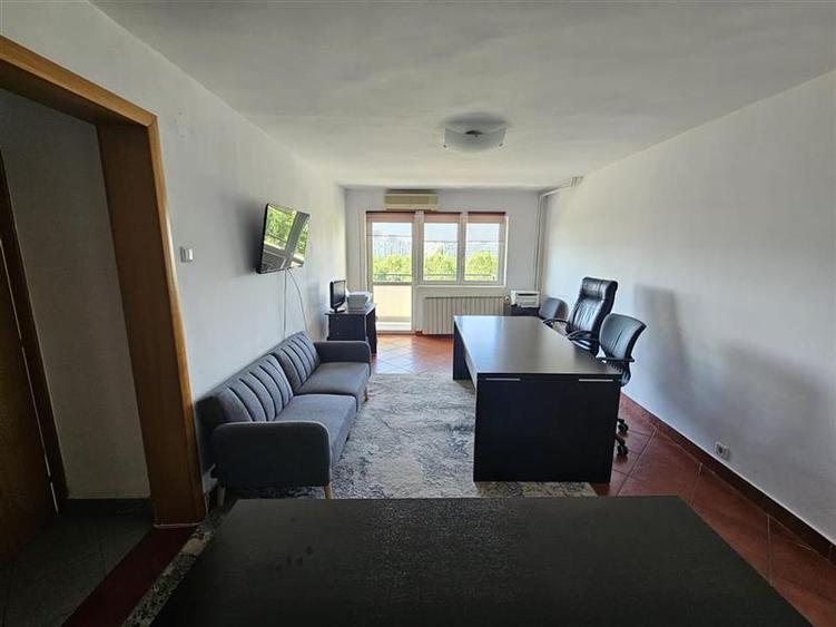 Apartament cu 3 camere decomandat, mobilat în Unirii