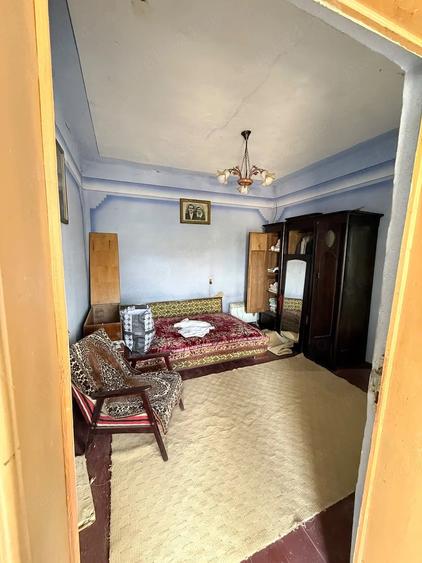 Casă cu 2 camere cu Teren 1200 Mp în Central
