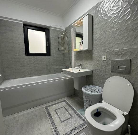 Apartament cu 2 camere semidecomandat, mobilat în Eminescu
