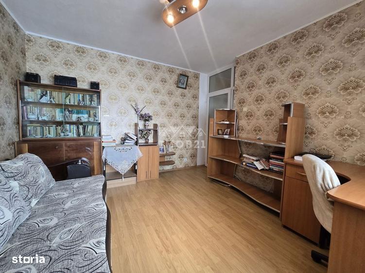 Apartament cu 4 camere decomandat în Bughea de Sus