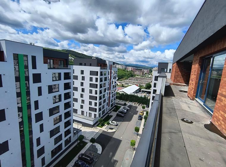 Penthouse cu 4 camere decomandat în Florești
