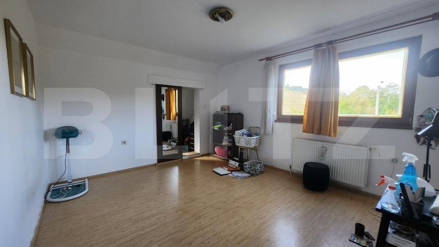 Casă individuală cu 4 camere cu Garaj în Unirii