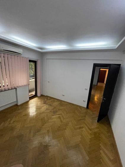 Apartament cu 4 camere decomandat în Armeneasca