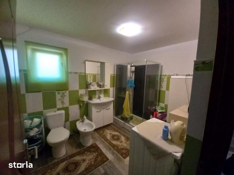 Casă cu 5 camere cu Teren 900 Mp în Central