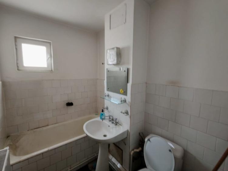 Apartament cu 2 camere decomandat în Port