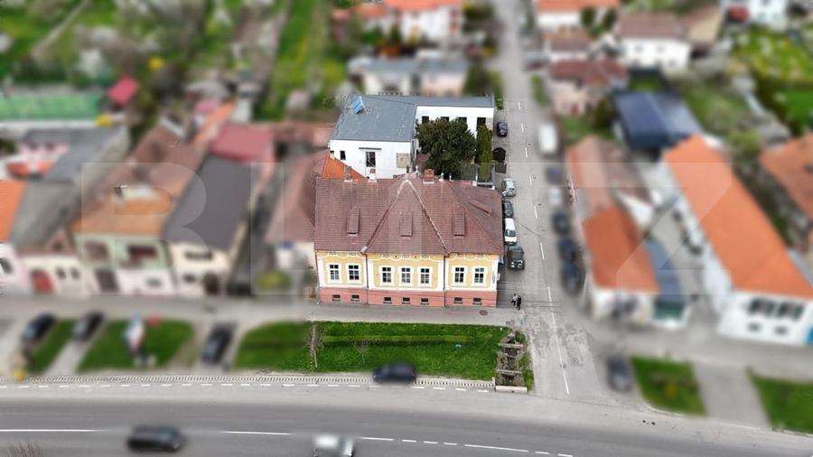 Casă individuală cu 15 camere cu Canalizare în Reghin