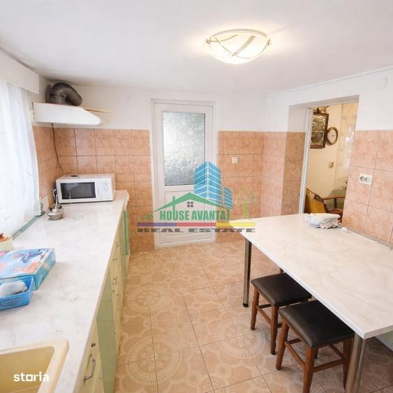 Casă cu 4 camere în Central