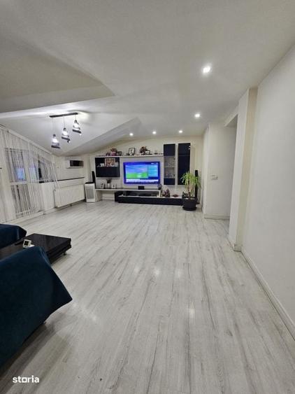 Apartament cu 3 camere decomandat, mobilat în Rovine
