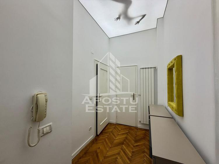 Apartament cu 4 camere semidecomandat, mobilat în P-ța Maria