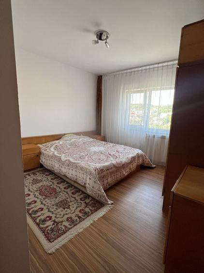 Apartament cu 3 camere decomandat în Exterior Vest