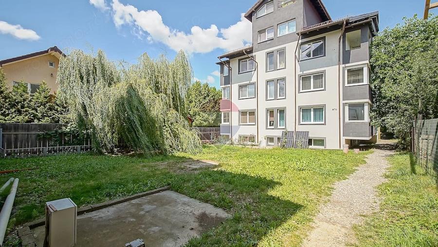 Garsonieră decomandată în Tractorul
