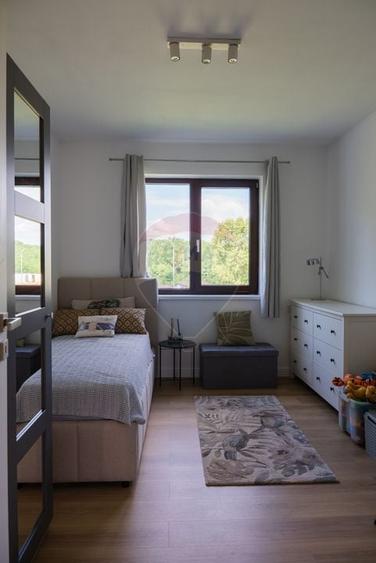 Casă individuală cu 4 camere cu Teren 680 Mp în Ciugud