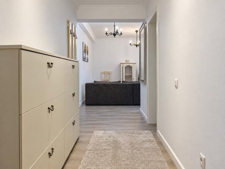 Apartament cu 3 camere decomandat, mobilat în Iancu Nicolae