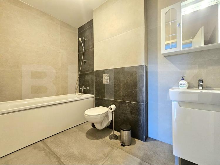 Apartament cu 3 camere semidecomandat, mobilat în Aradului