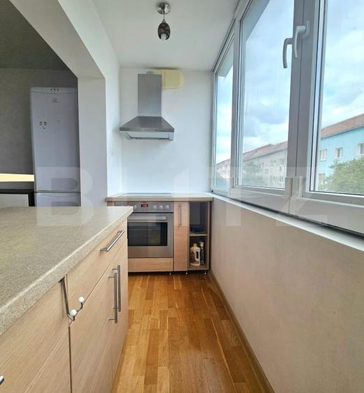 Apartament cu 3 camere semidecomandat, mobilat în Dâmbovița