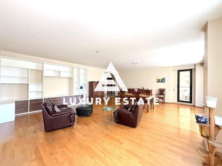 Apartament cu 4 camere decomandat în Kiseleff
