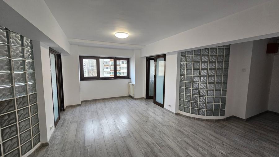 Apartament cu 3 camere decomandat, mobilat în Tineretului