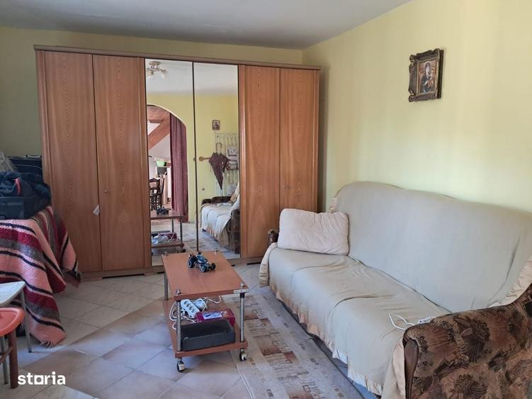Casă cu 4 camere în Daia