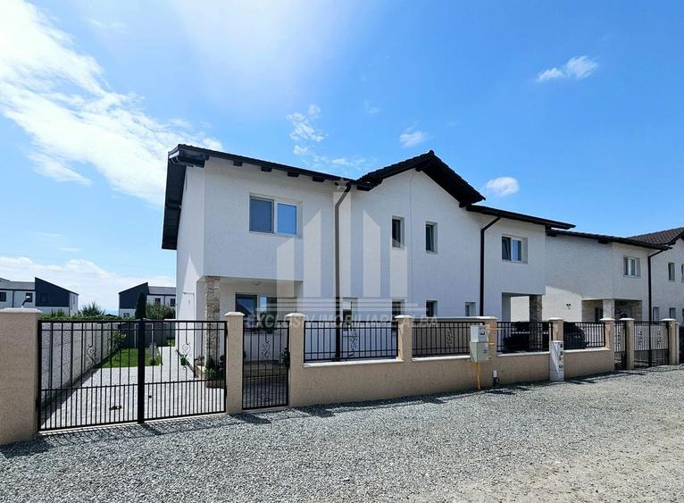Duplex cu 4 camere cu Canalizare în Cetate