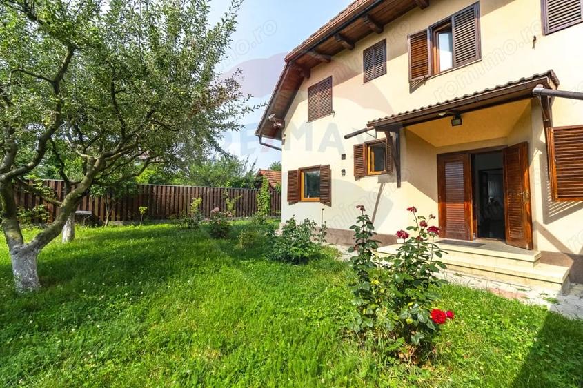 Casă cu Teren 1332 Mp în Cristian
