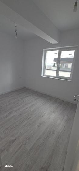 Apartament cu 3 camere decomandat în Calea București