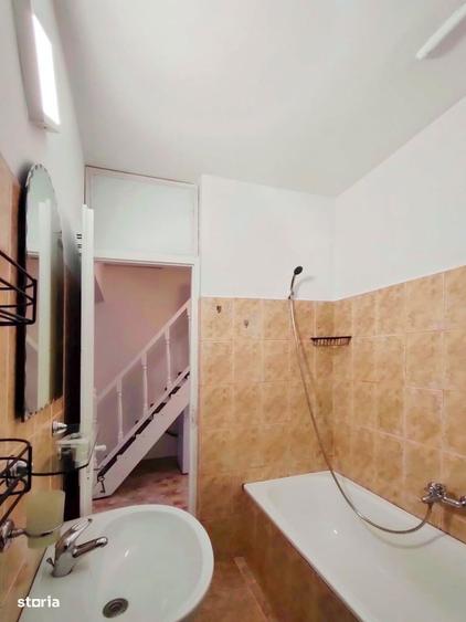 Casă cu 5 camere cu Teren 100 Mp în Central