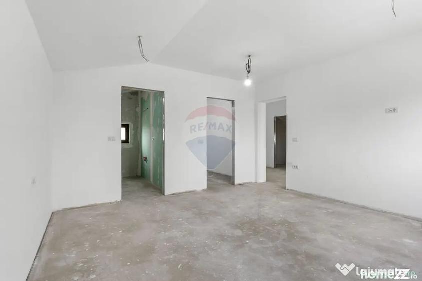 Casă cu 7 camere cu Teren 437 Mp în Livada