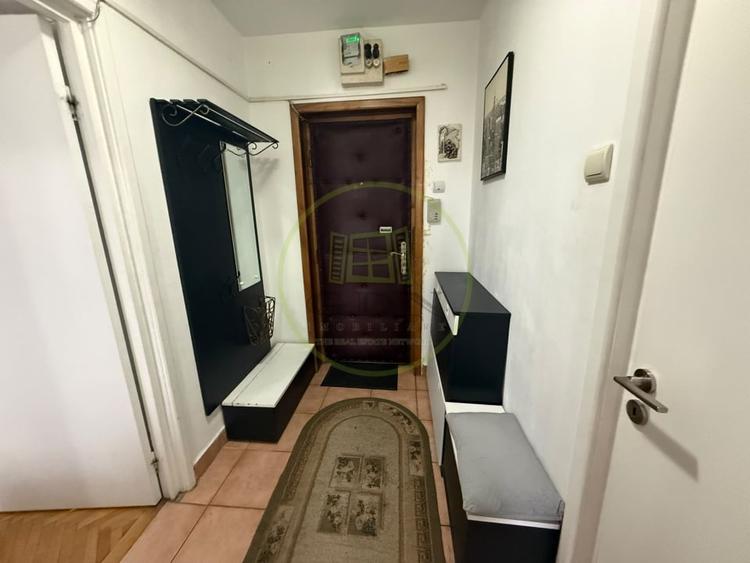 Apartament cu 2 camere semidecomandat, mobilat în Central