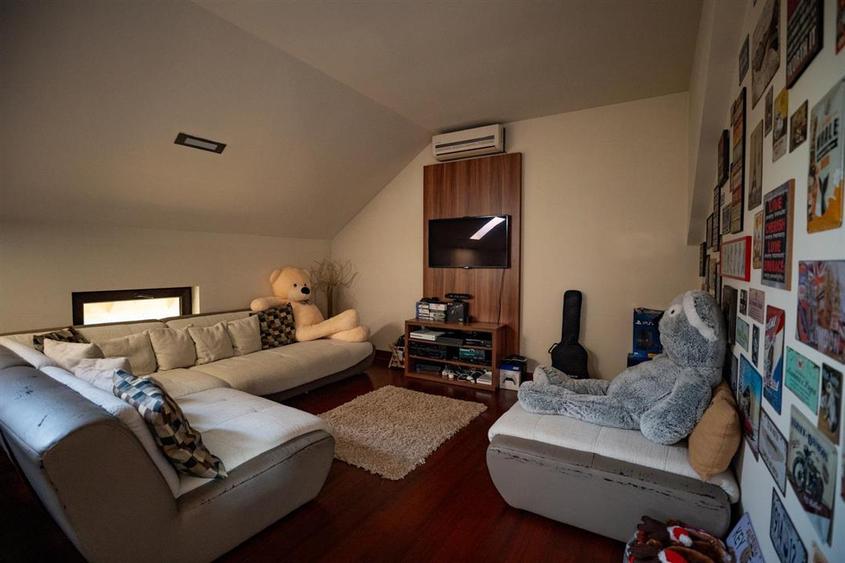 Casă cu 6 camere cu Teren 1700 Mp în Exterior Nord