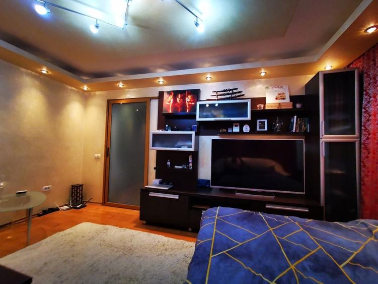 Apartament cu 2 camere decomandat în Exterior Vest
