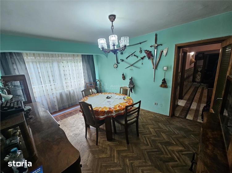 Apartament cu 3 camere semidecomandat, mobilat în Central