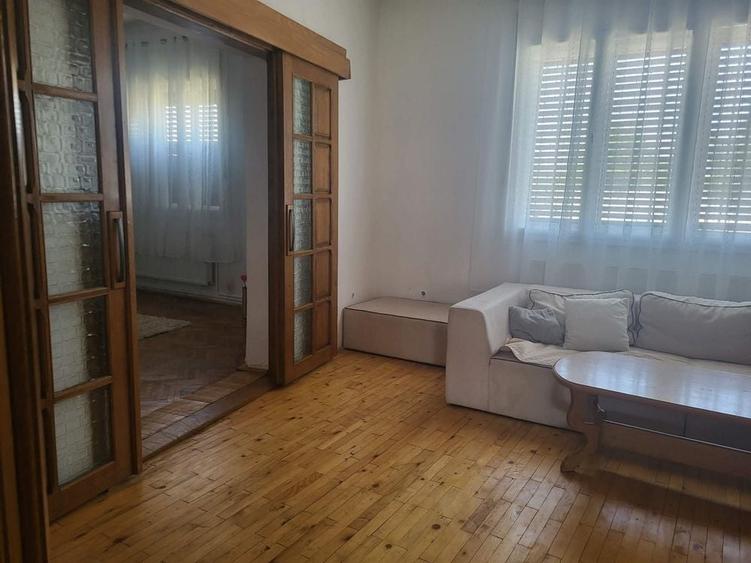 Casă cu 3 camere în Central