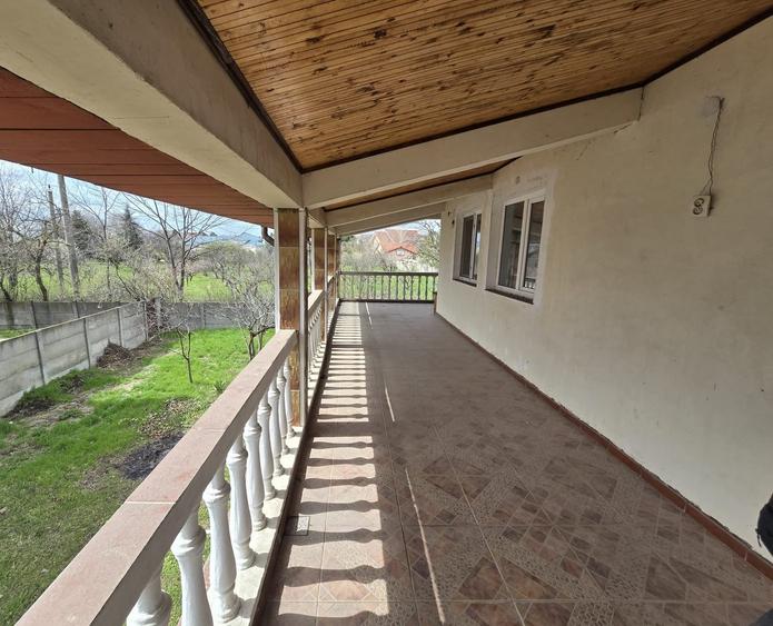 Casă individuală cu 6 camere cu Garaj în Clociov