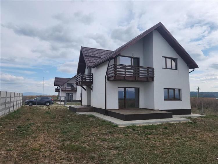 Casă individuală cu 4 camere cu Teren 500 Mp în Bod