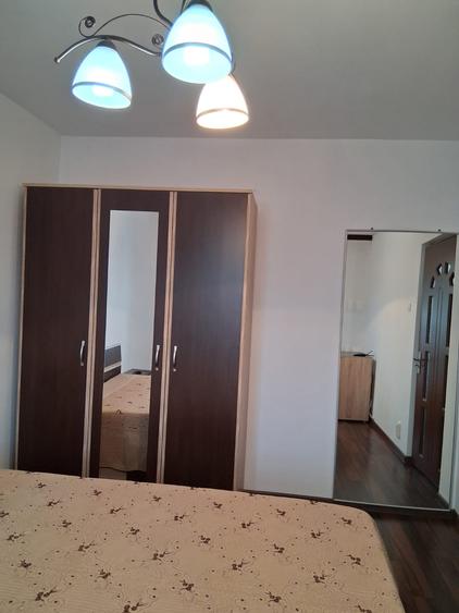 Apartament cu 4 camere decomandat în Central