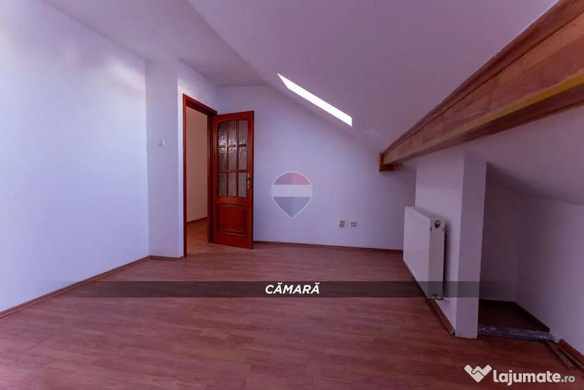 Apartament cu 7 camere decomandat în Central
