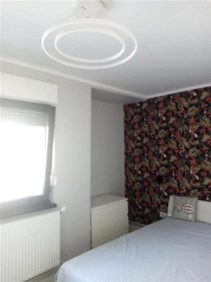 Apartament cu 3 camere semidecomandat, mobilat în 9 Mai