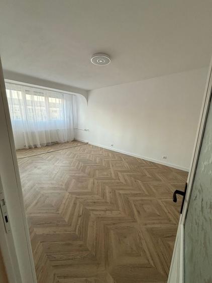 Apartament cu 3 camere decomandat în Rogerius